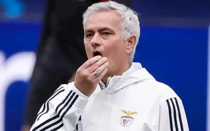 رسمياً.. ريال مدريد يضم مارك كوكوريلا في أول صفقات عهد مورينيو الجديد